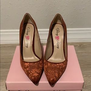 Brown valor pumps